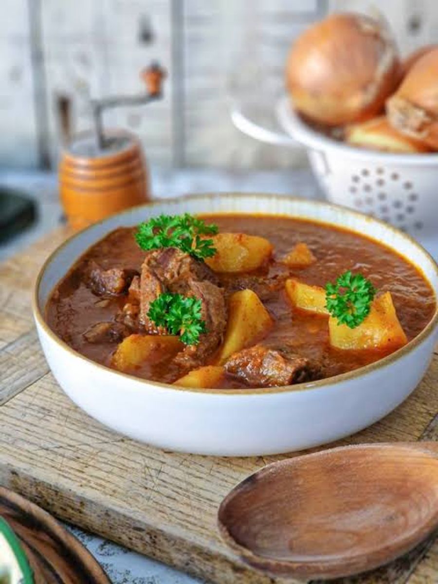 Gulas de Vita cu Cartofi
